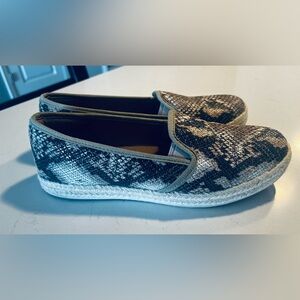 Clarks Loafer Azella Major Soft Cushion Espadrille Snake Print size 9